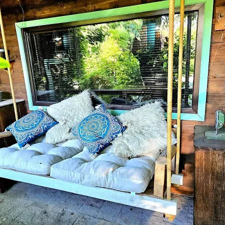 India - Bibliothek * Ledenik