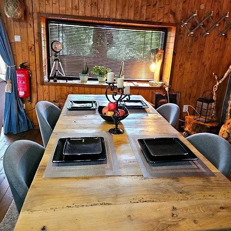 India - Bibliothek 펜션 *