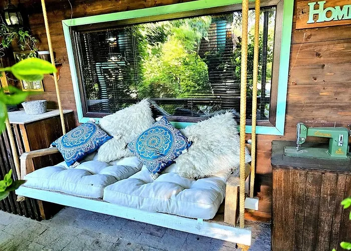 India - Bibliothek * Ledenik