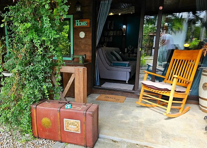 India - Bibliothek 度假居 Ledenik